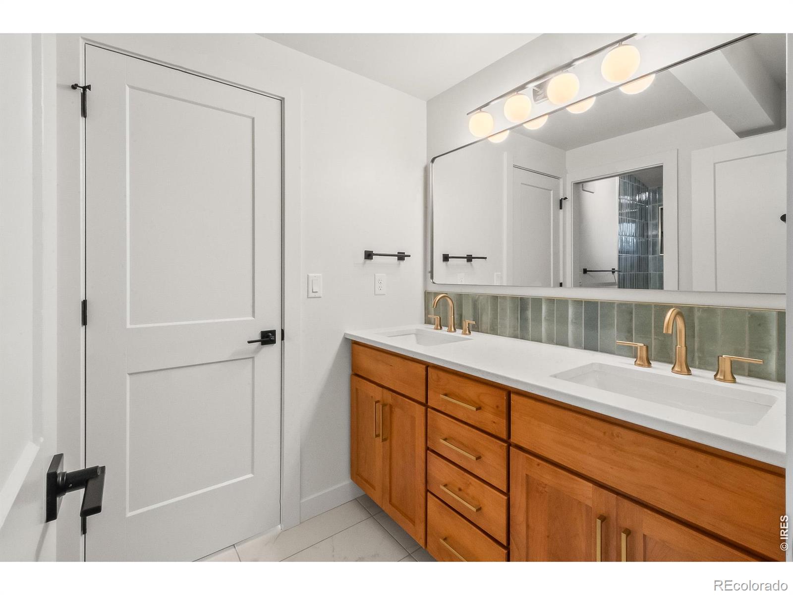 MLS Image #18 for 2009  18th avenue,greeley, Colorado