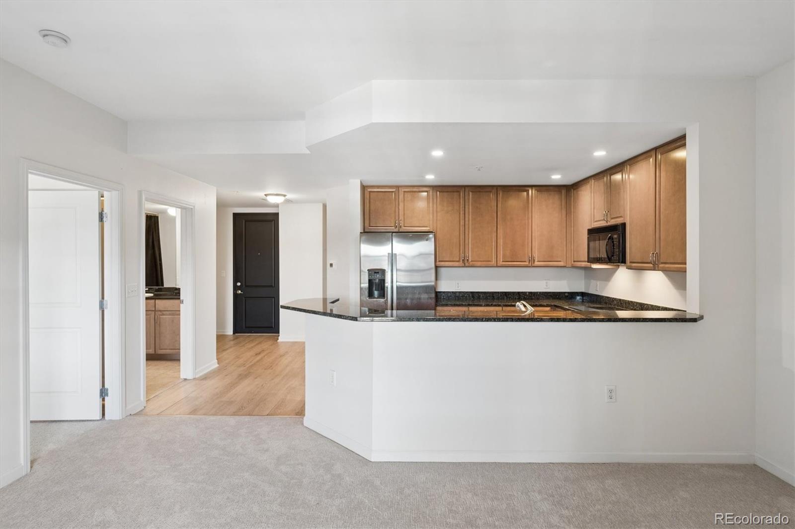 MLS Image #11 for 925 n lincoln street,denver, Colorado