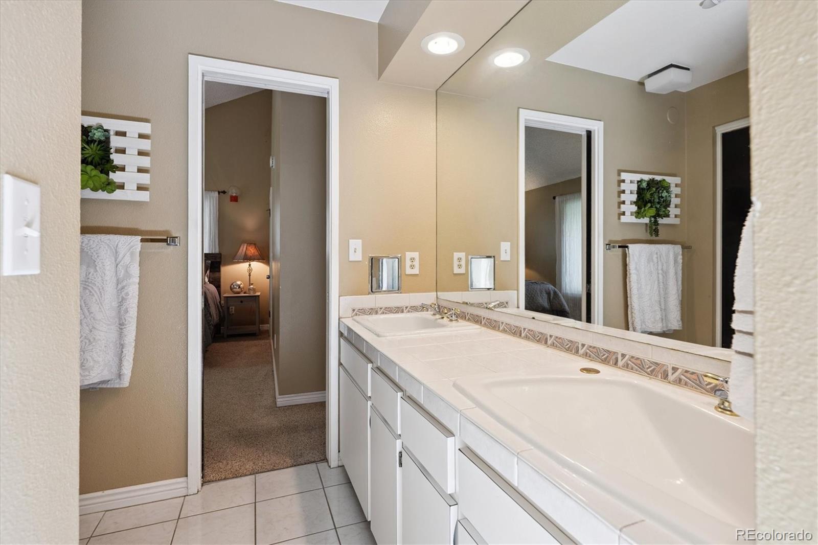 MLS Image #20 for 2276 s dayton street,denver, Colorado