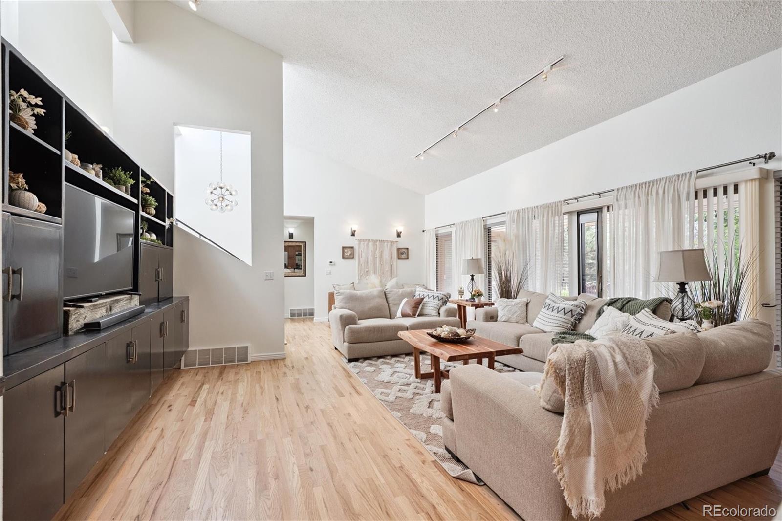 MLS Image #4 for 2276 s dayton street,denver, Colorado