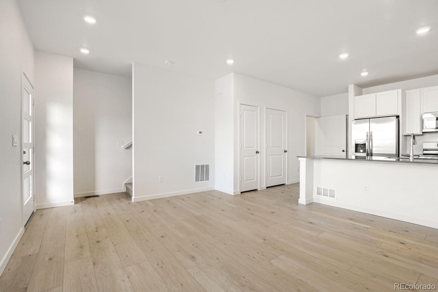 MLS Image #3 for 6889  parterre parkway,thornton, Colorado