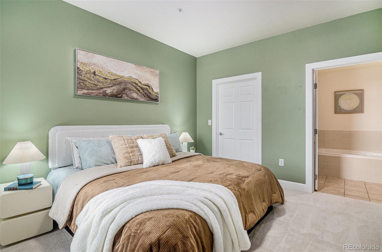 MLS Image #13 for 1630 n clarkson street,denver, Colorado