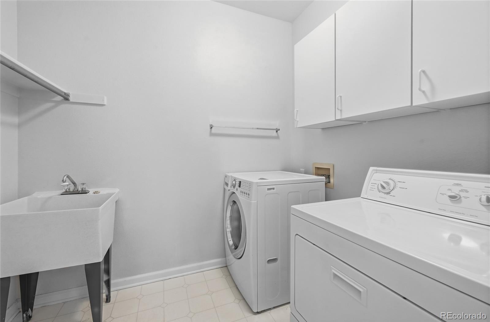 MLS Image #11 for 2243 s yosemite circle,denver, Colorado