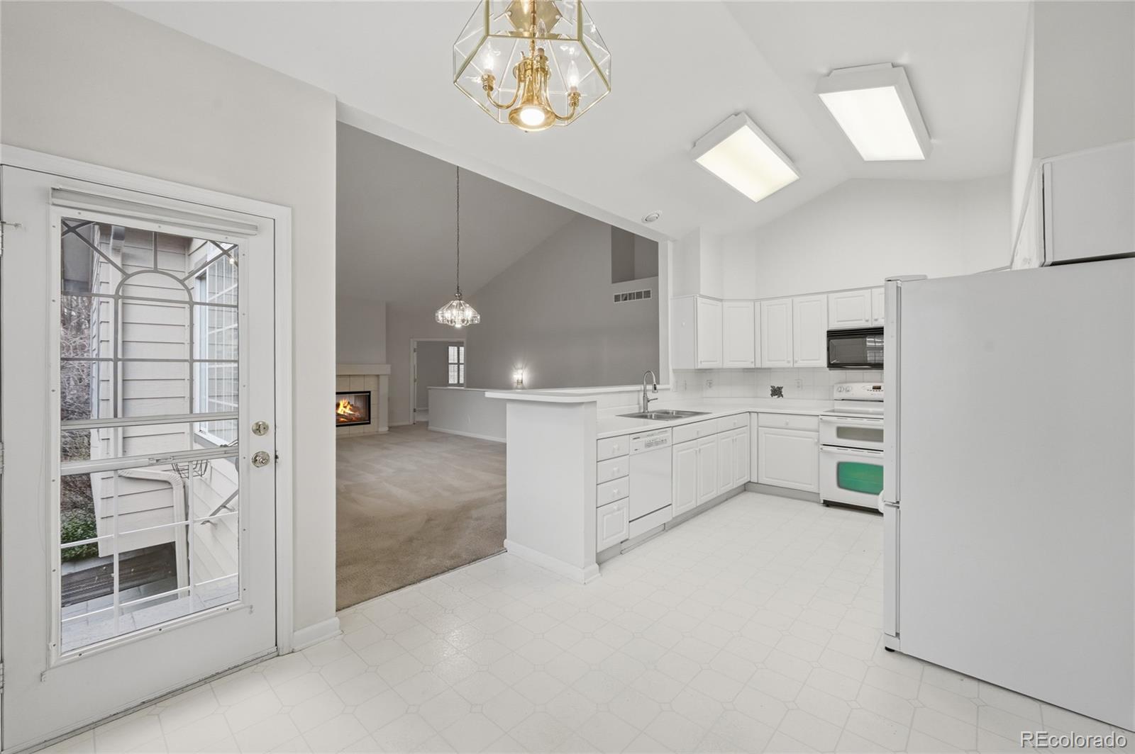 MLS Image #7 for 2243 s yosemite circle,denver, Colorado