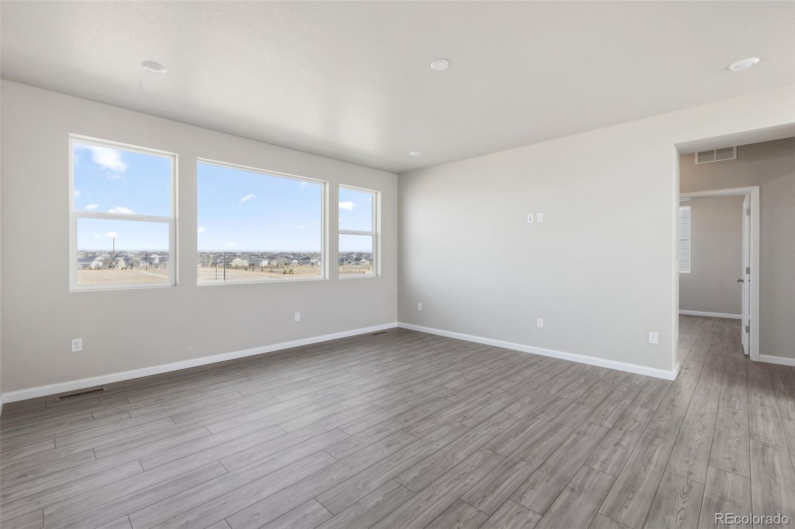 MLS Image #10 for 24317 e river front drive,aurora, Colorado
