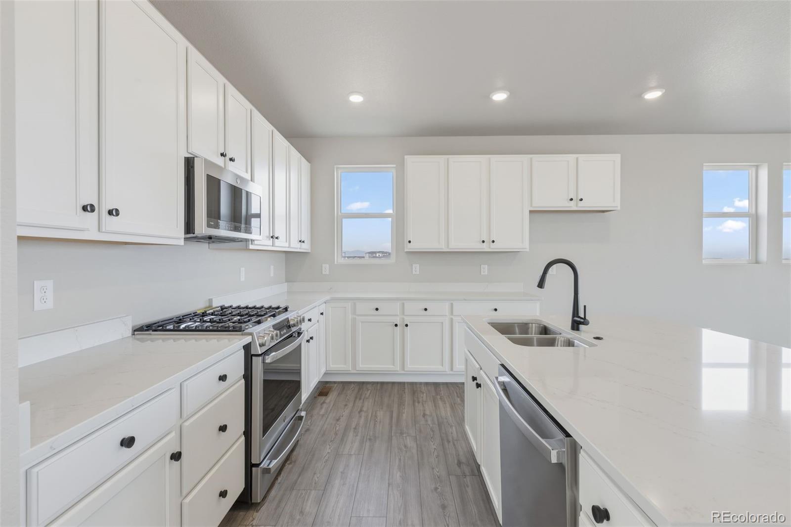 MLS Image #5 for 24317 e river front drive,aurora, Colorado