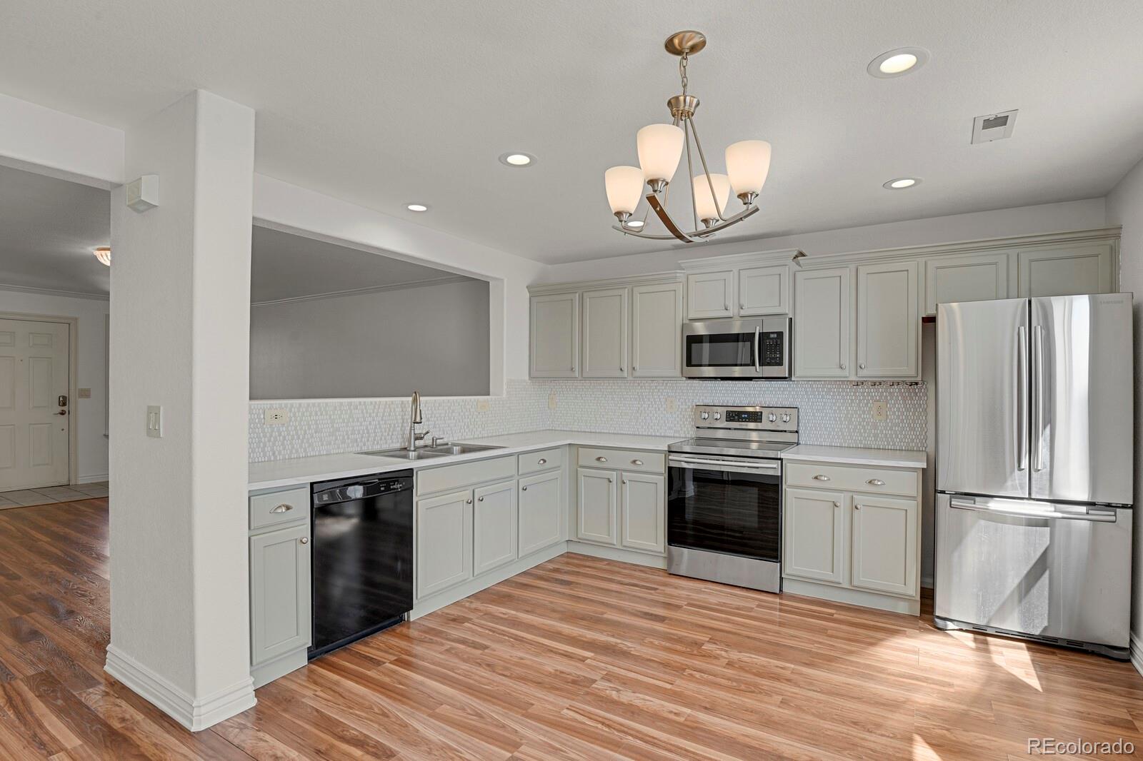 MLS Image #10 for 7726 s kittredge court,englewood, Colorado