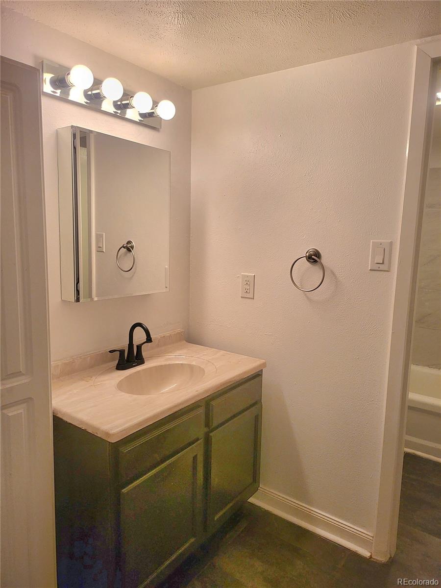 MLS Image #10 for 2525 s dayton way,denver, Colorado
