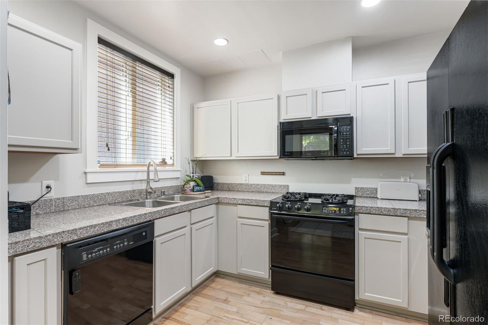 MLS Image #12 for 1630 n clarkson street,denver, Colorado