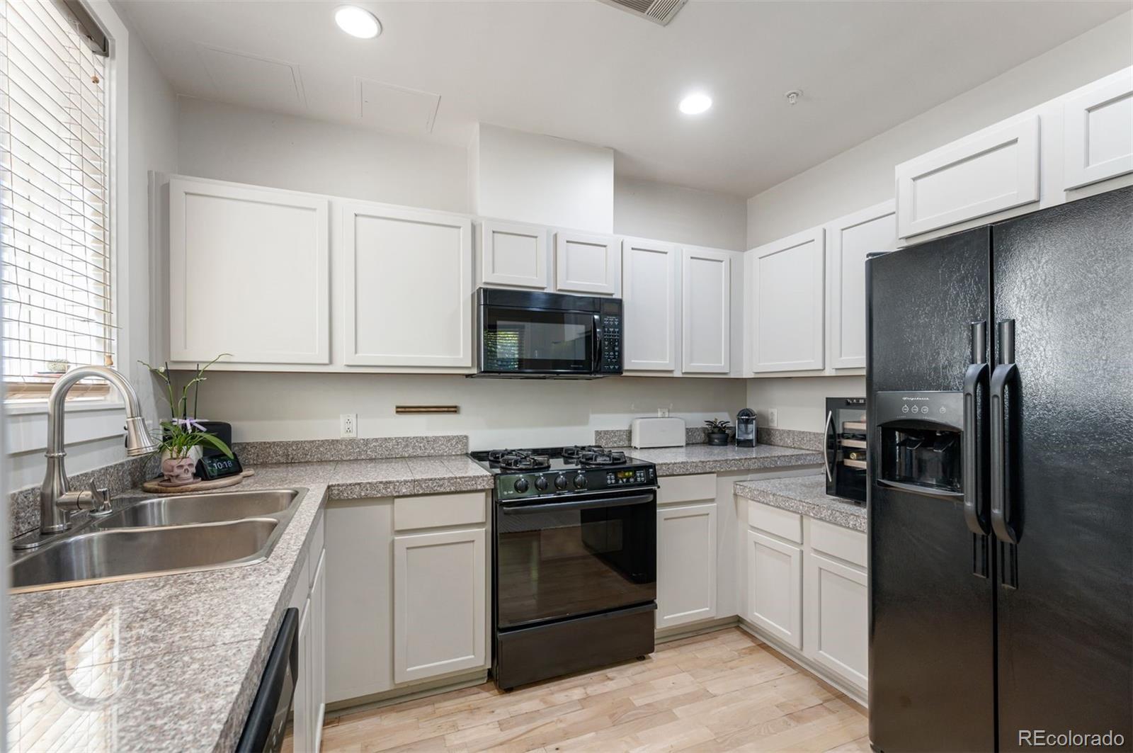 MLS Image #13 for 1630 n clarkson street,denver, Colorado