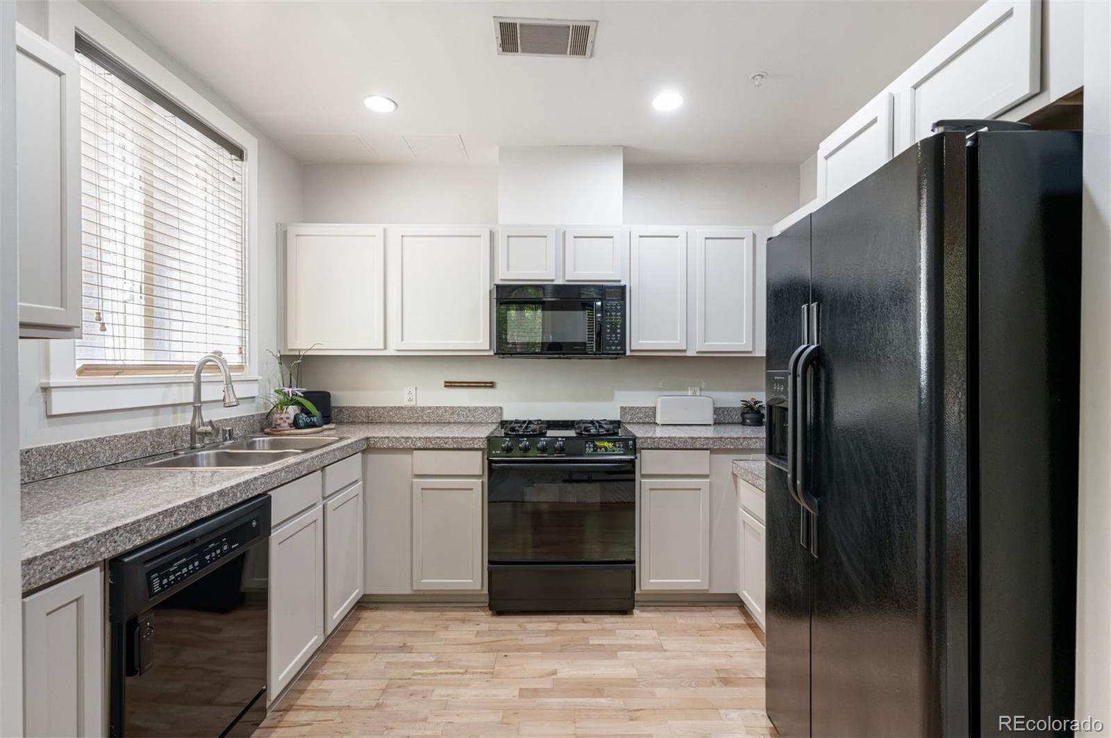 MLS Image #4 for 1630 n clarkson street,denver, Colorado