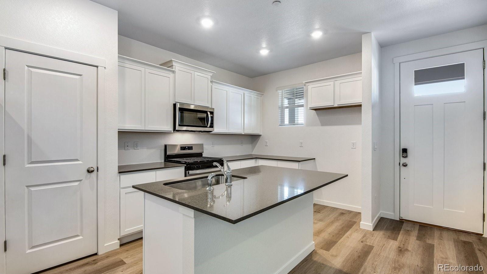 MLS Image #4 for 9803  bahama street,commerce city, Colorado