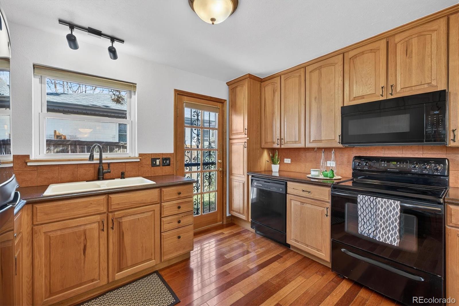 MLS Image #11 for 7134 e 6th avenue parkway,denver, Colorado
