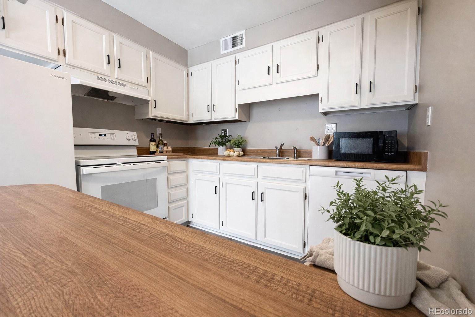 MLS Image #8 for 8870 w jewell avenue,lakewood, Colorado