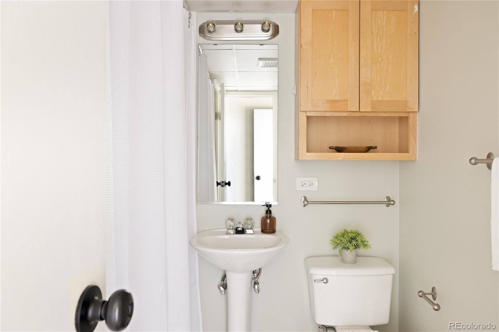 MLS Image #18 for 2225  buchtel boulevard,denver, Colorado