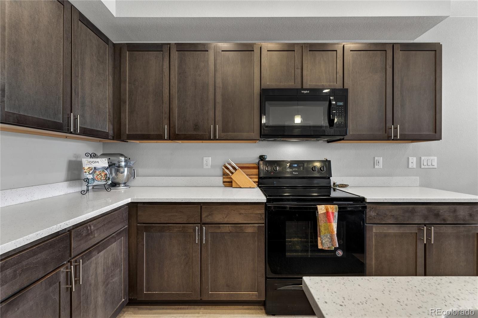MLS Image #10 for 16025 e elk place,denver, Colorado