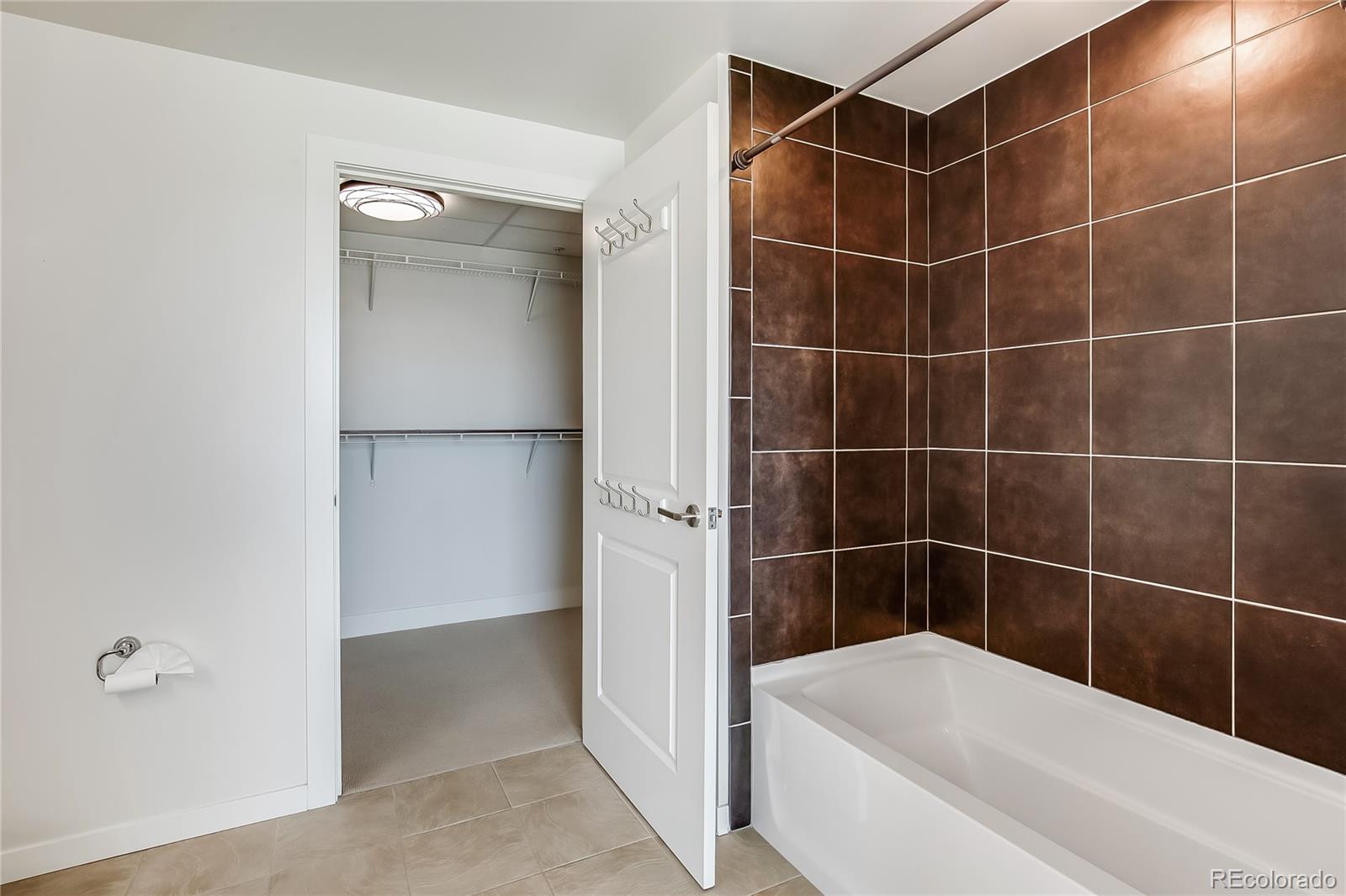 MLS Image #12 for 2001  lincoln street 1024,denver, Colorado