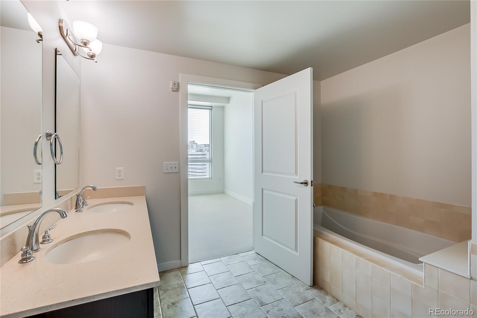 MLS Image #6 for 2001  lincoln street 1024,denver, Colorado