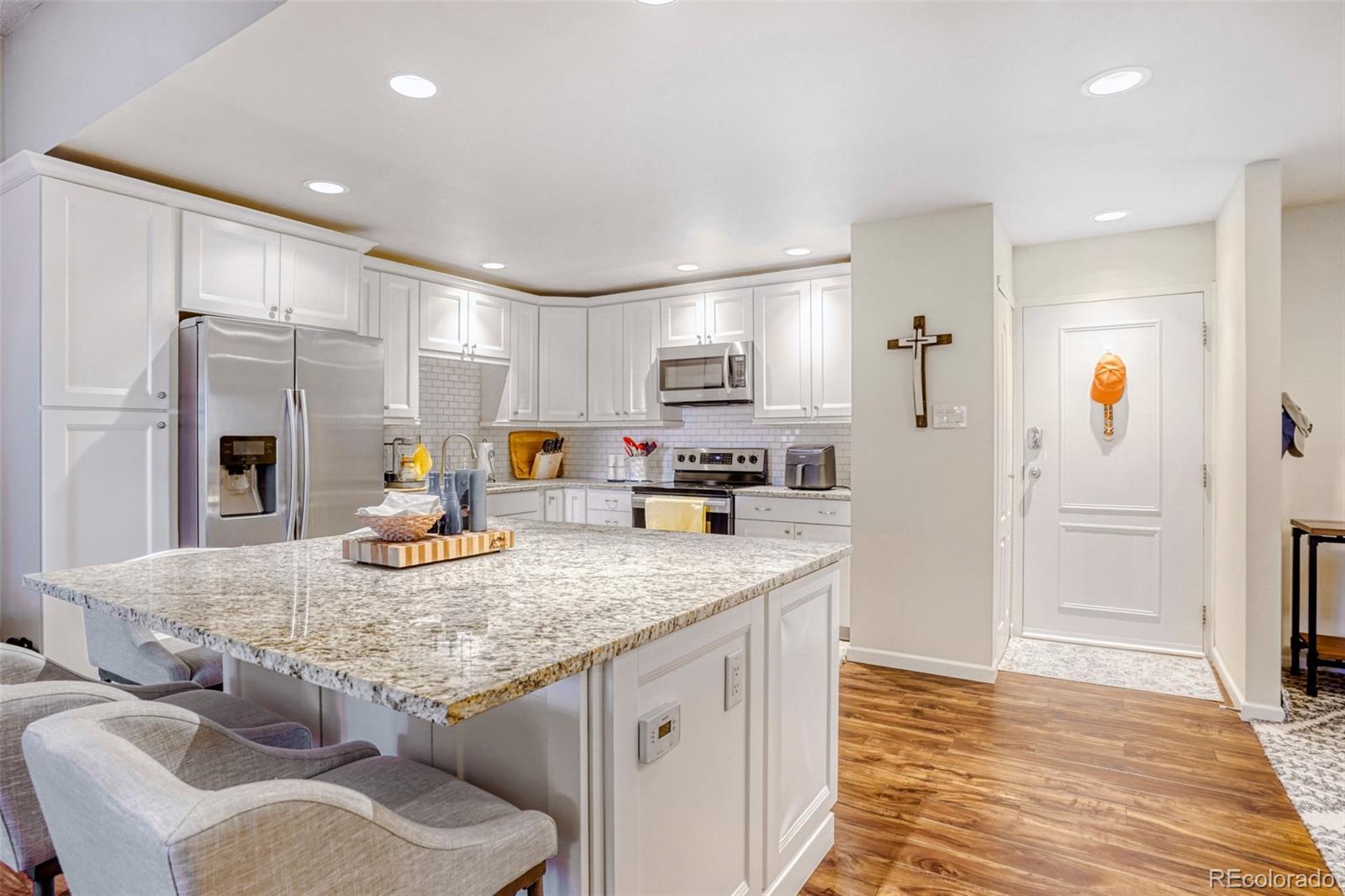 MLS Image #10 for 750 s clinton street,denver, Colorado