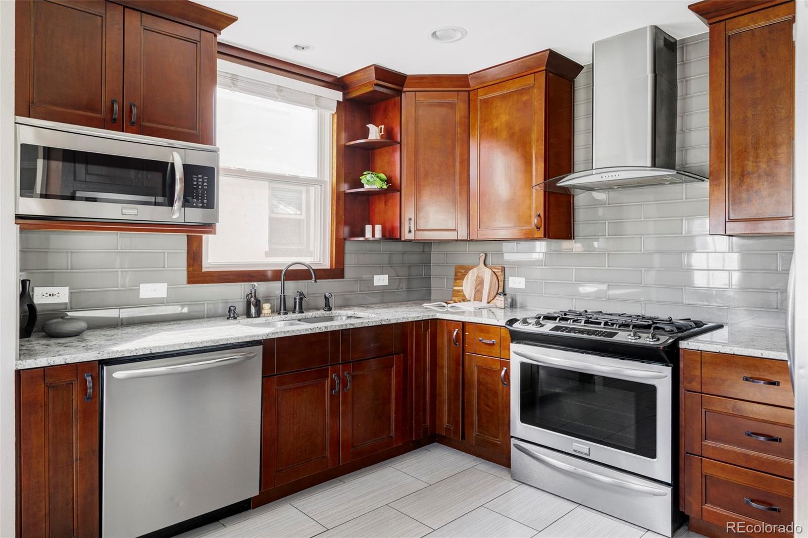 MLS Image #7 for 848  harrison street,denver, Colorado