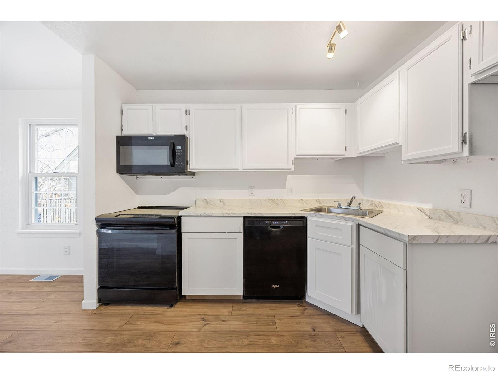MLS Image #18 for 195 s sable boulevard,aurora, Colorado
