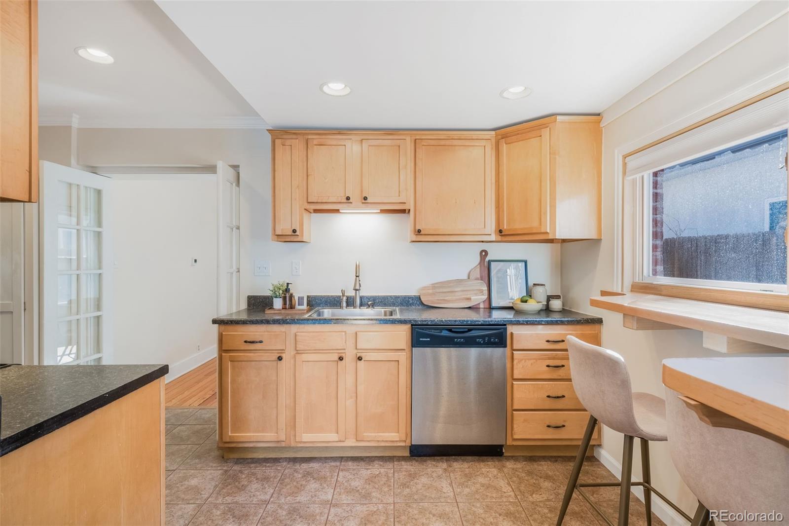 MLS Image #11 for 1671 s grant street,denver, Colorado