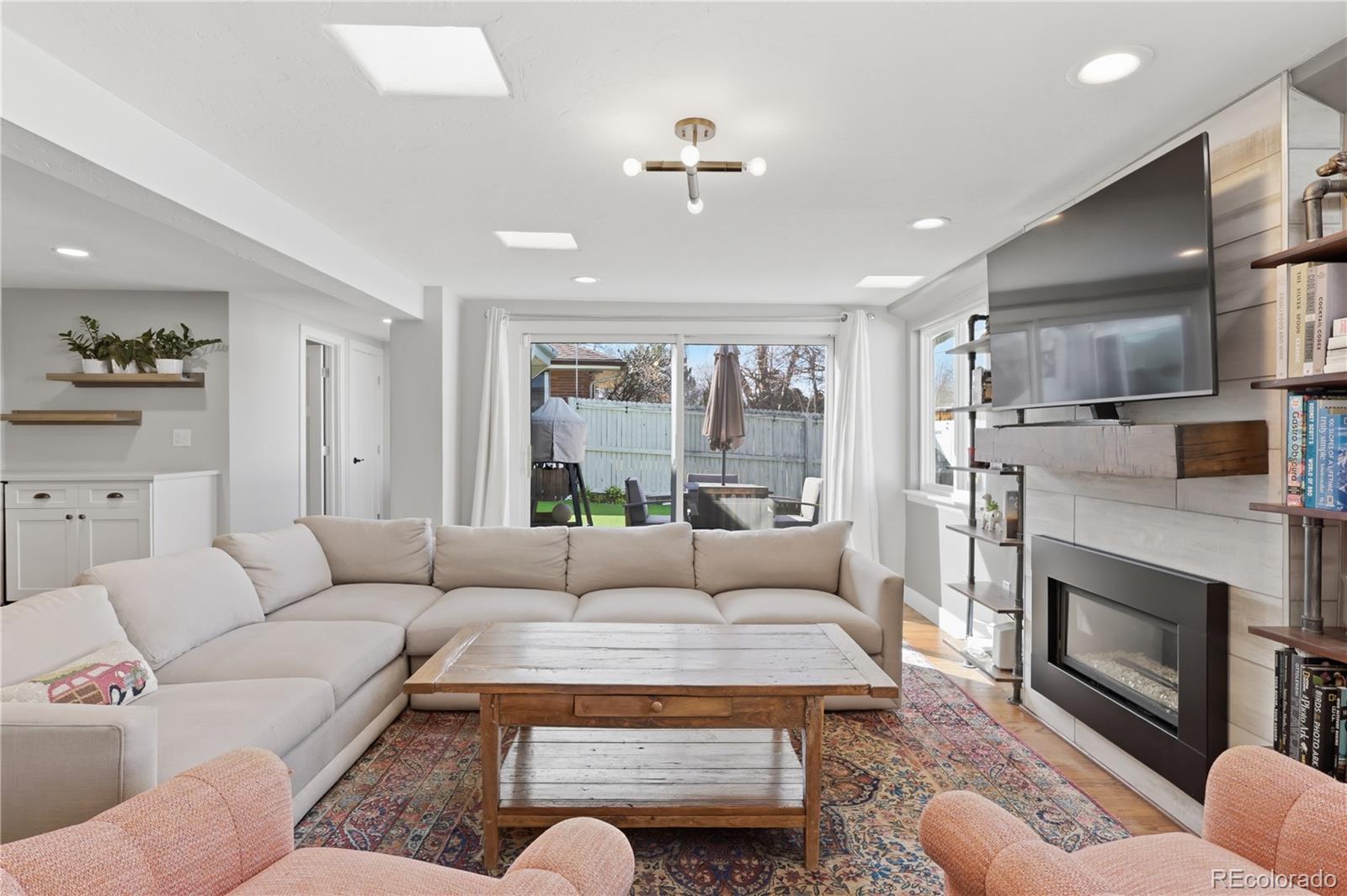 MLS Image #13 for 211  magnolia street,denver, Colorado