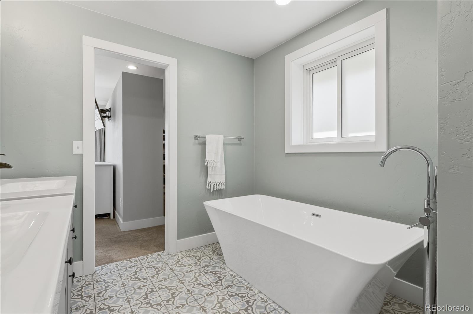 MLS Image #21 for 211  magnolia street,denver, Colorado