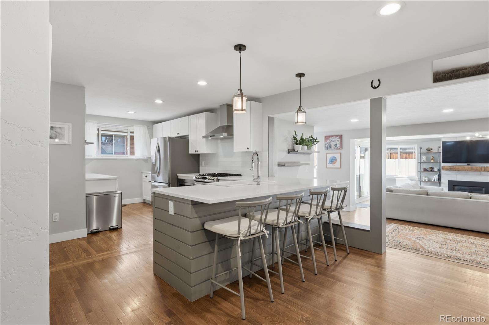 MLS Image #5 for 211  magnolia street,denver, Colorado