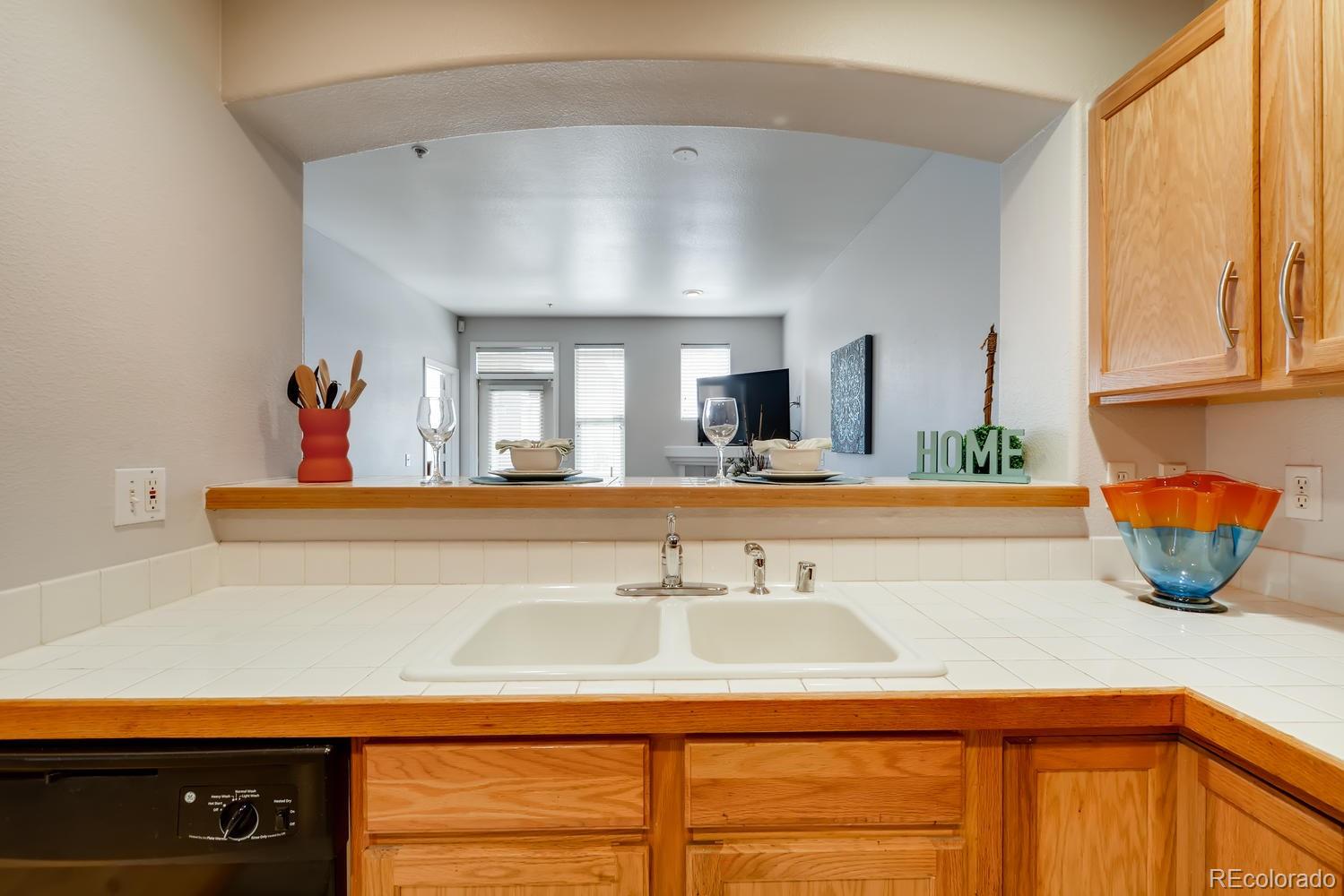 MLS Image #6 for 1747 n pearl street 103,denver, Colorado