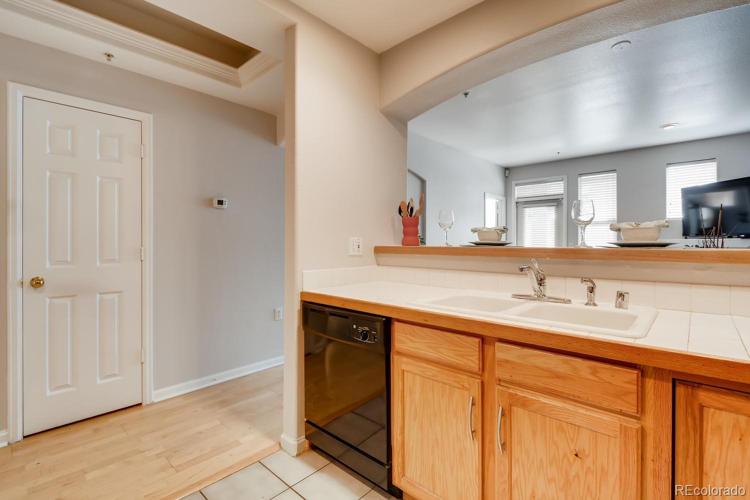 MLS Image #7 for 1747 n pearl street 103,denver, Colorado
