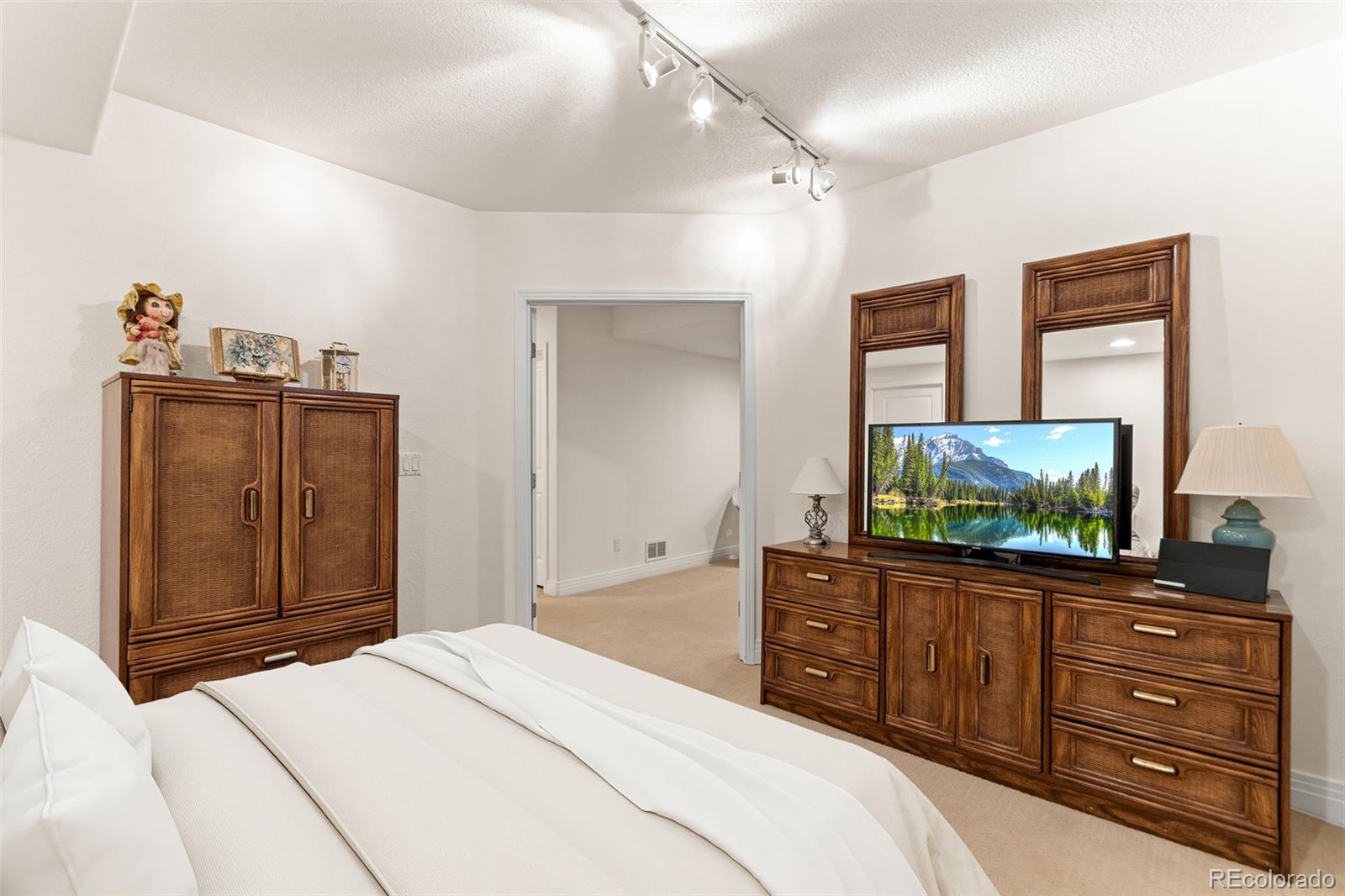MLS Image #39 for 7444 e 9th avenue,denver, Colorado
