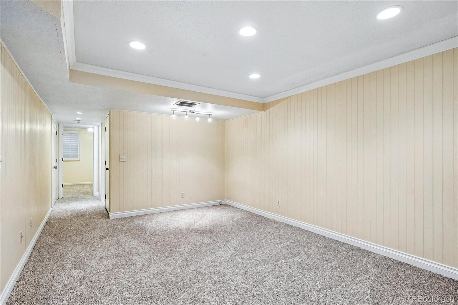 MLS Image #18 for 1180 s monaco parkway,denver, Colorado