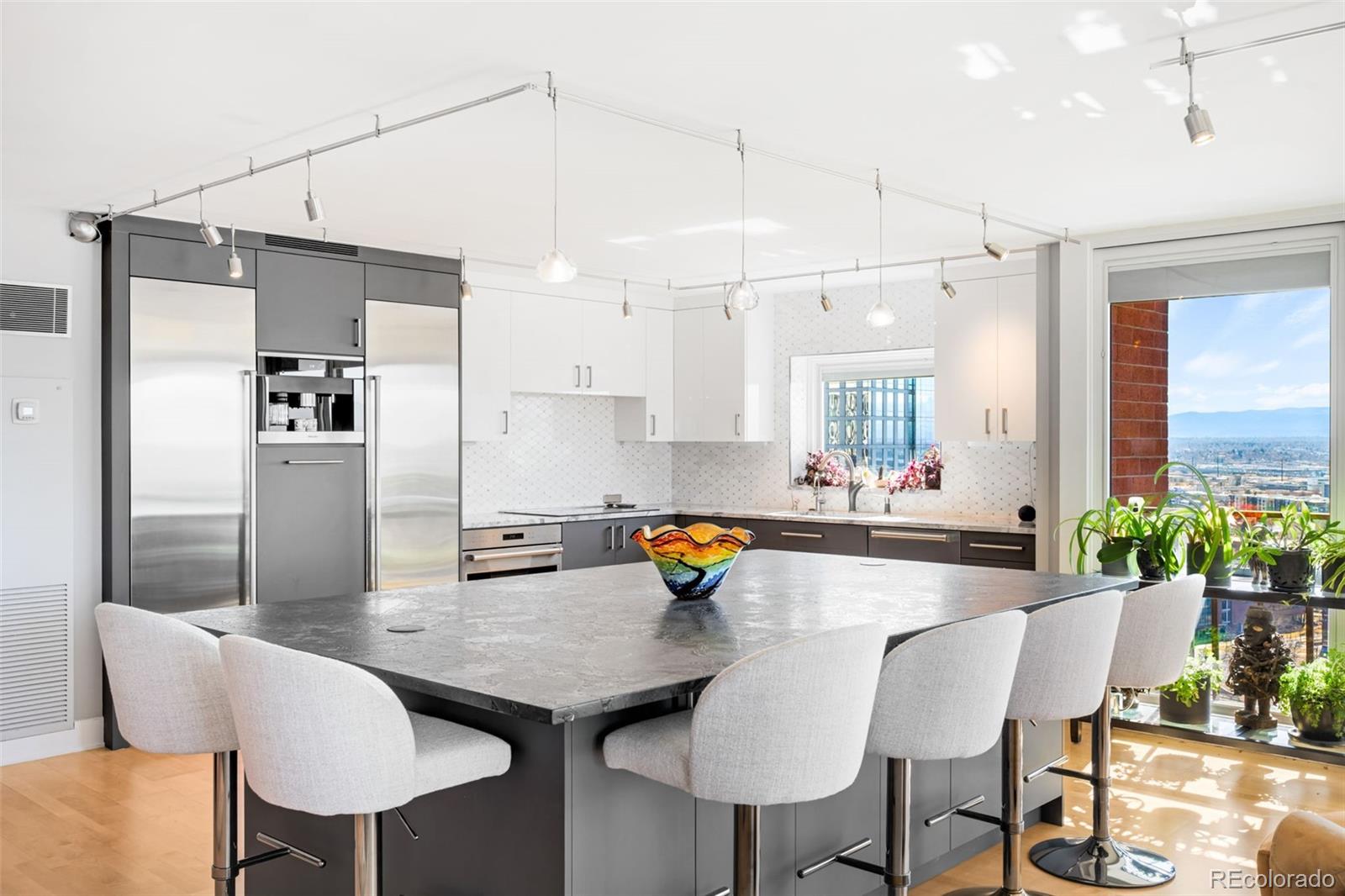MLS Image #14 for 1551  larimer street,denver, Colorado