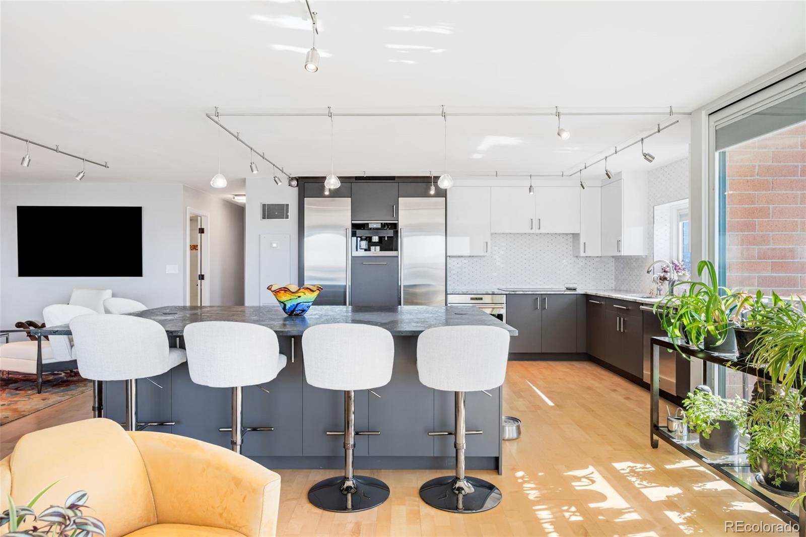 MLS Image #7 for 1551  larimer street,denver, Colorado