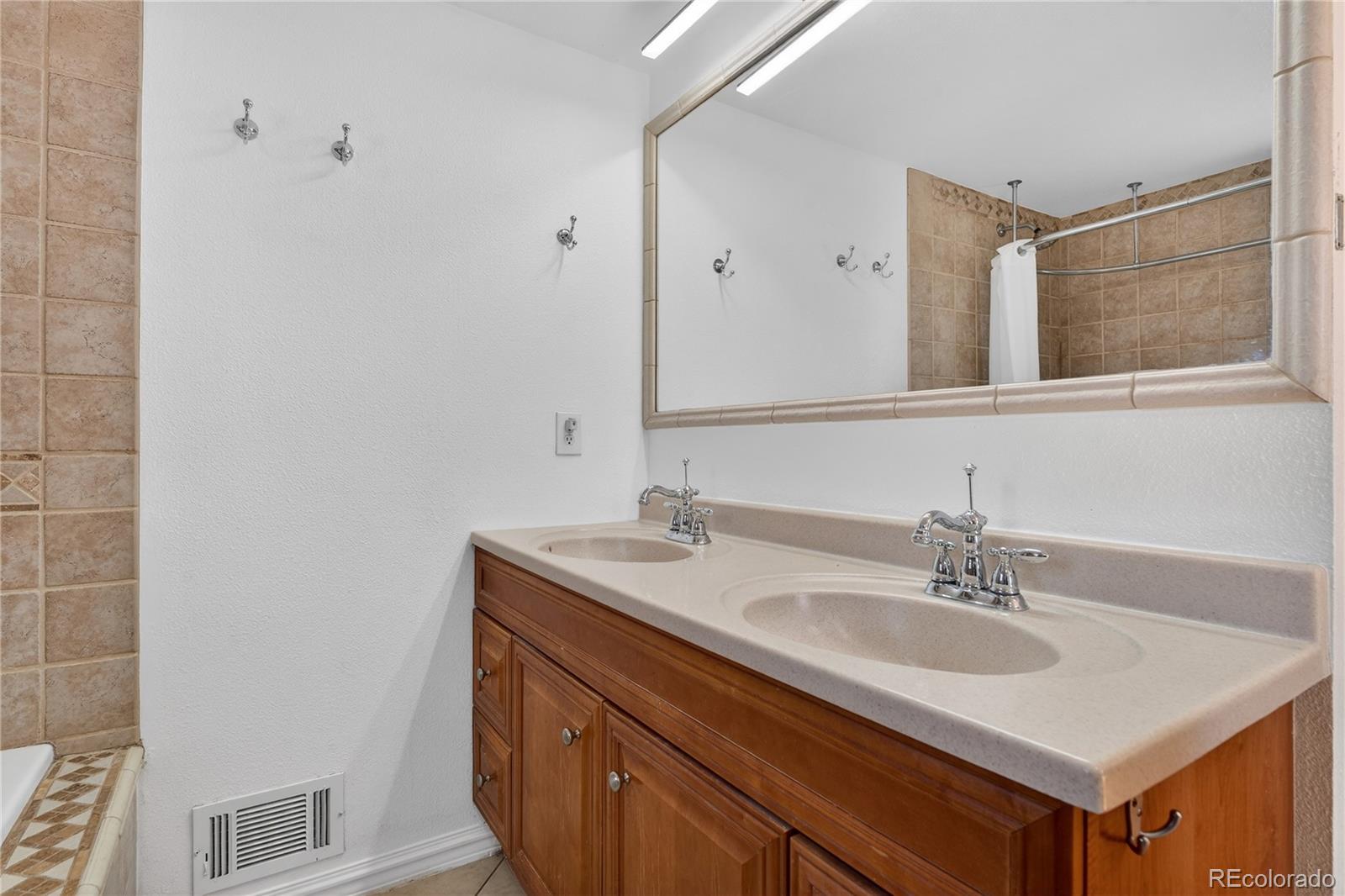 MLS Image #18 for 11467 e amherst circle,aurora, Colorado