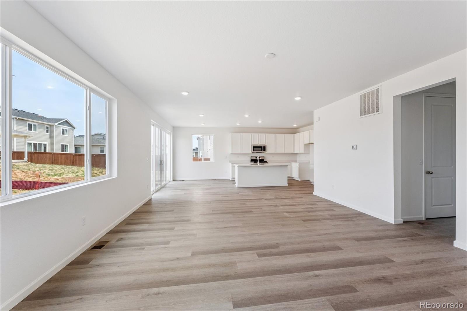 MLS Image #10 for 4615  sugar beet street,johnstown, Colorado