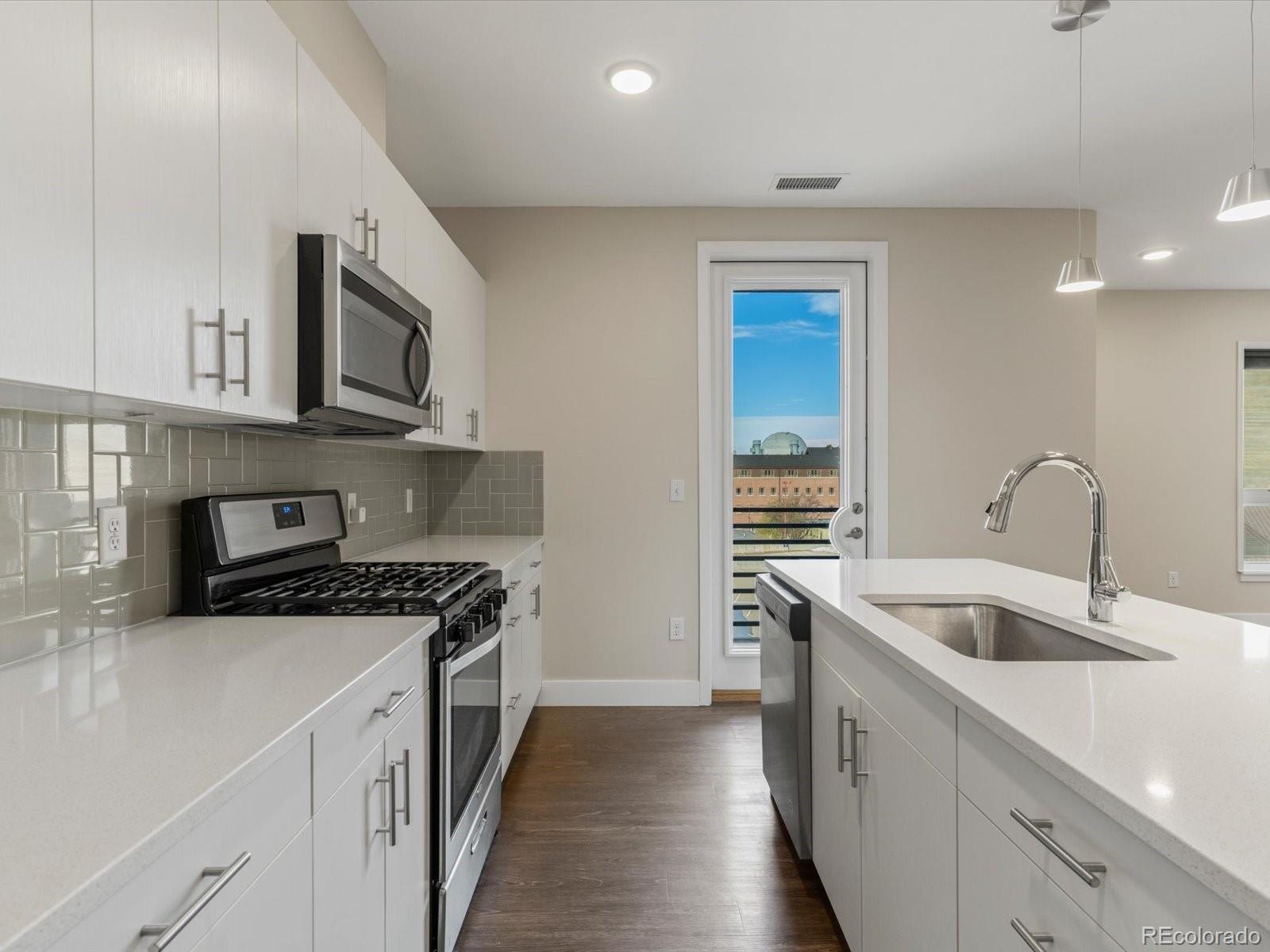 MLS Image #10 for 2374 s university boulevard 501,denver, Colorado