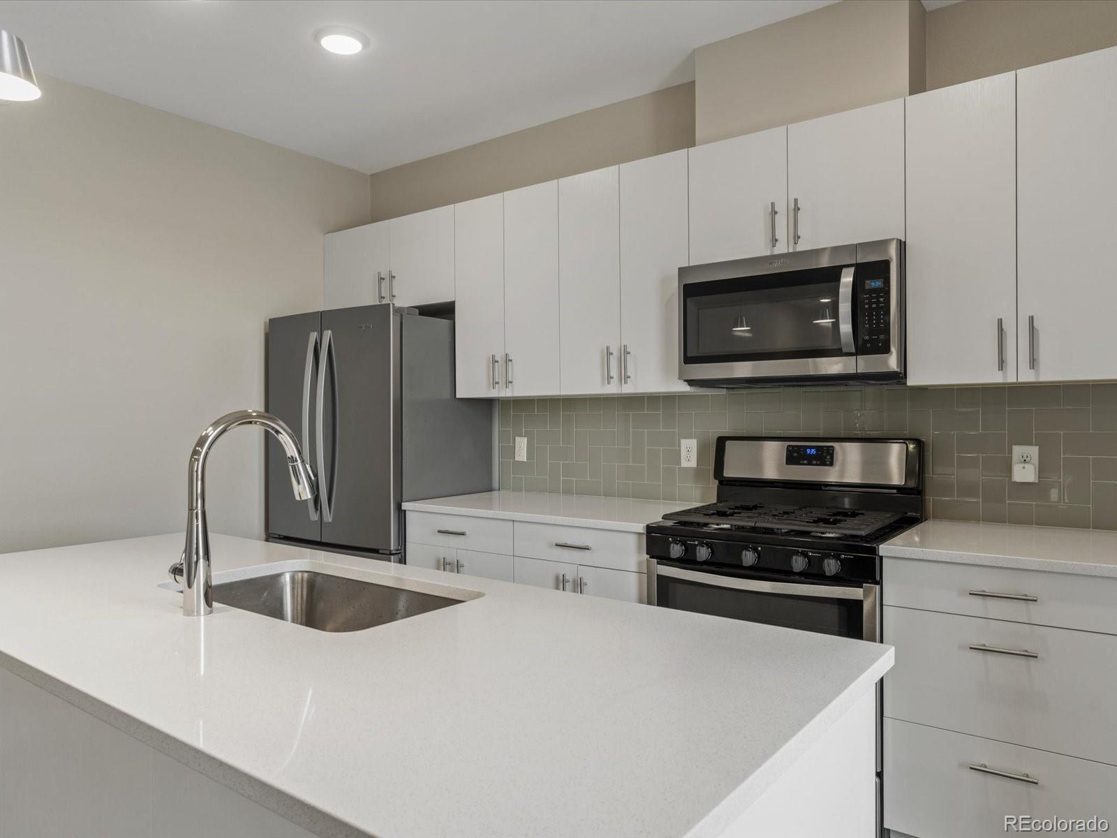 MLS Image #11 for 2374 s university boulevard 501,denver, Colorado