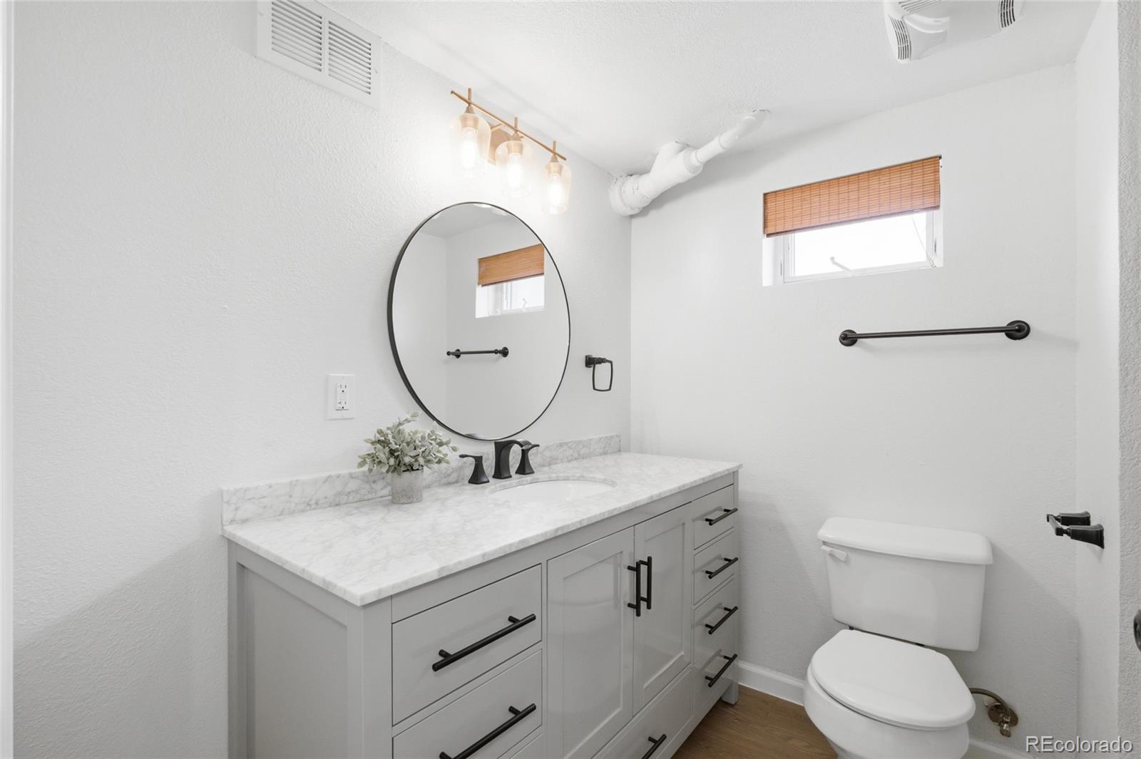 MLS Image #15 for 1423  holly street,denver, Colorado