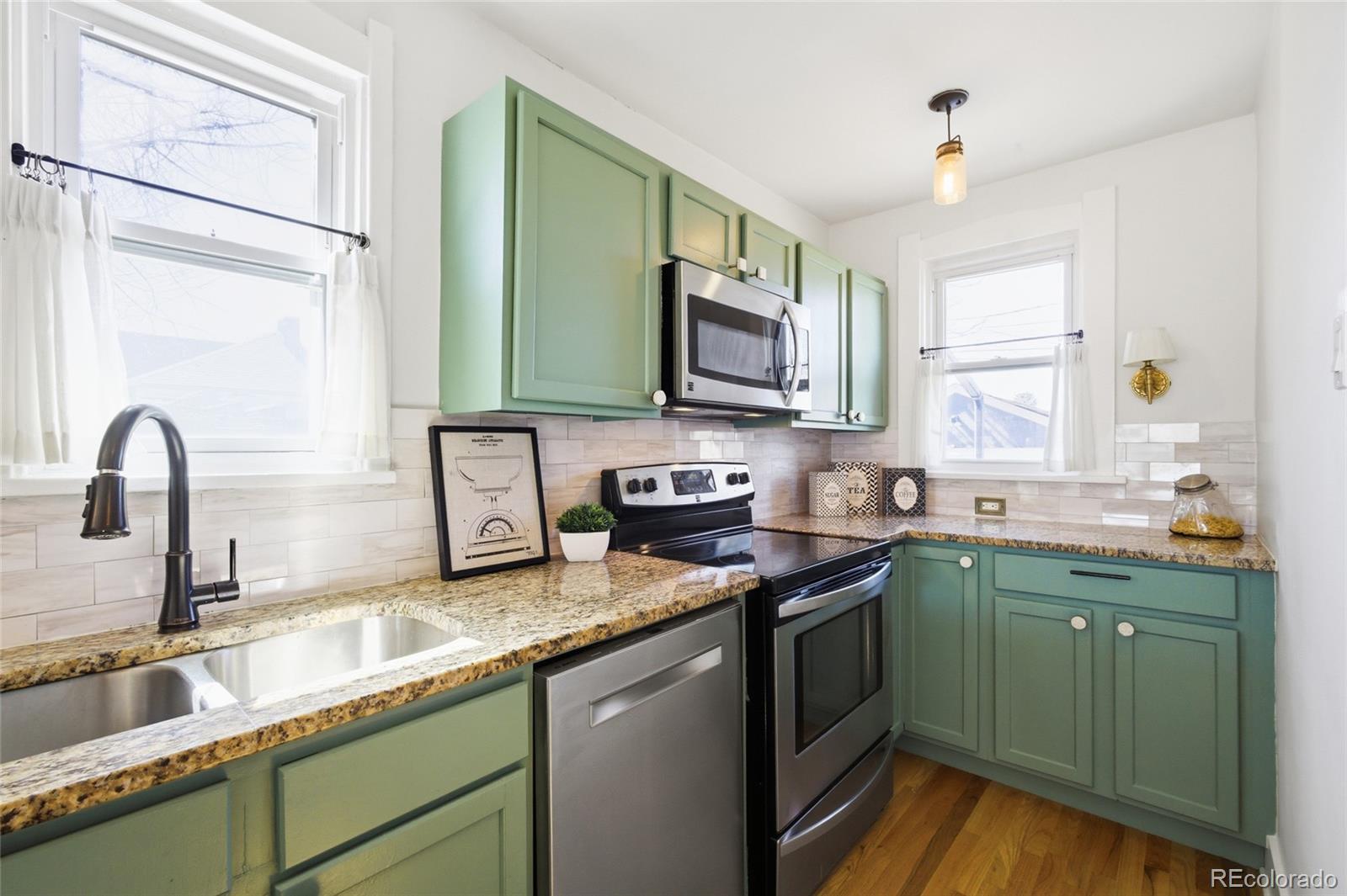MLS Image #7 for 1423  holly street,denver, Colorado