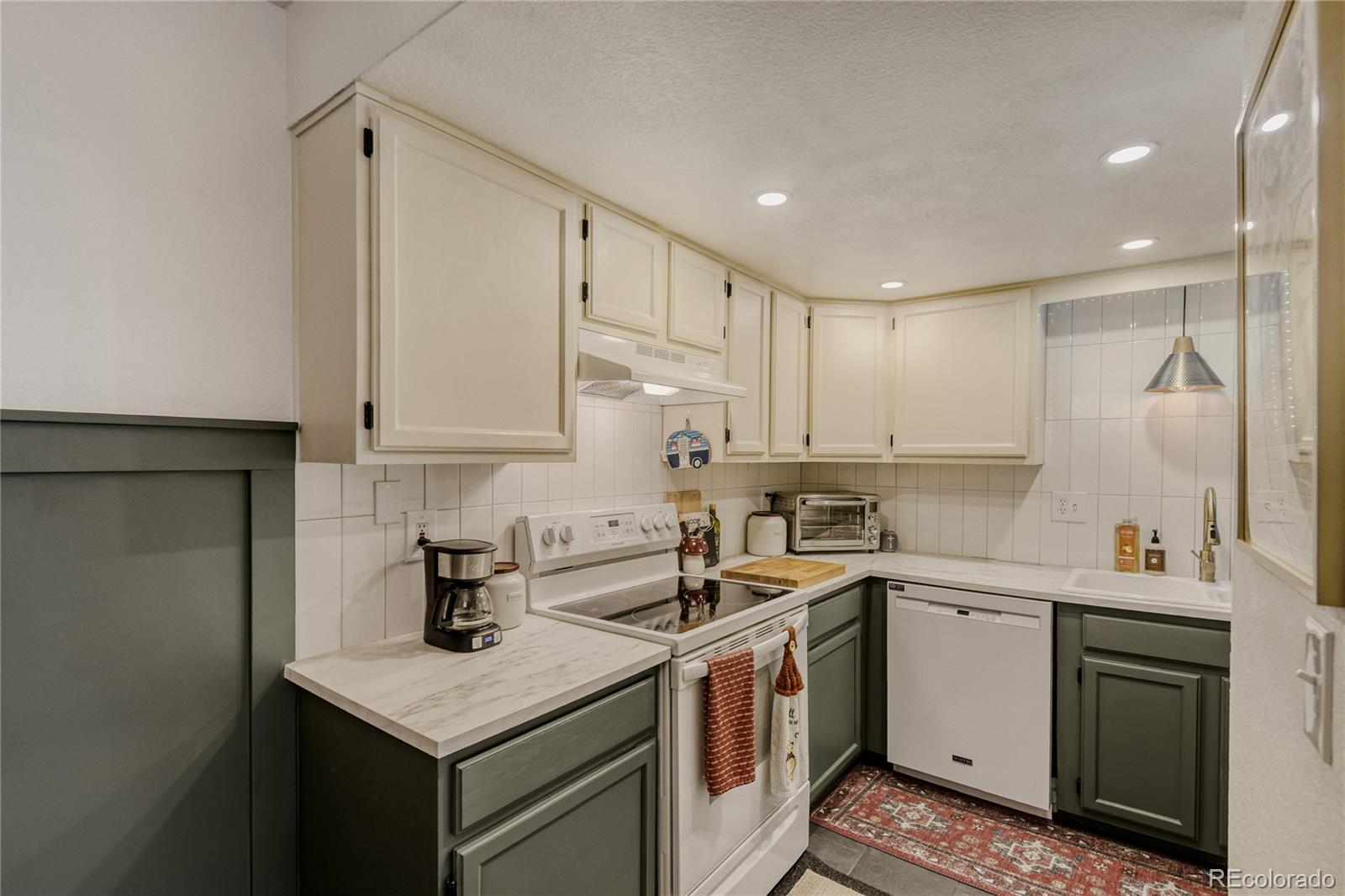 MLS Image #6 for 15594 e arizona avenue,aurora, Colorado