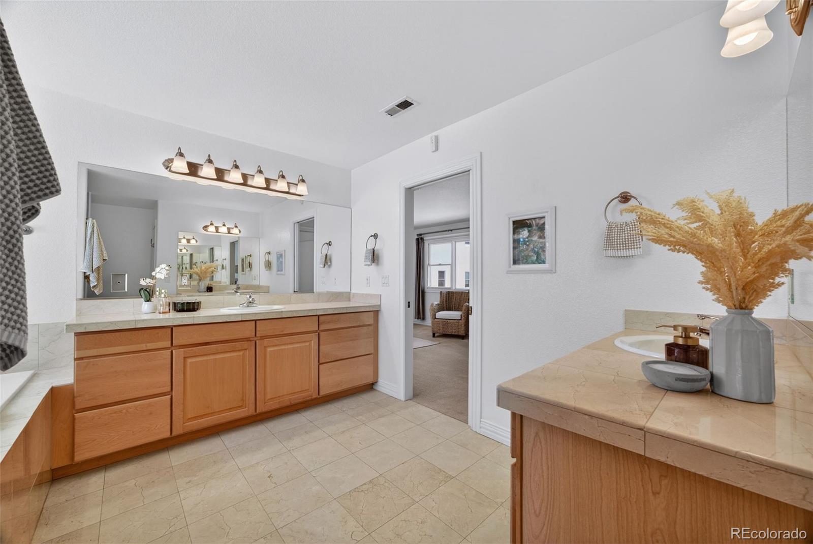 MLS Image #27 for 685 n clarkson street,denver, Colorado