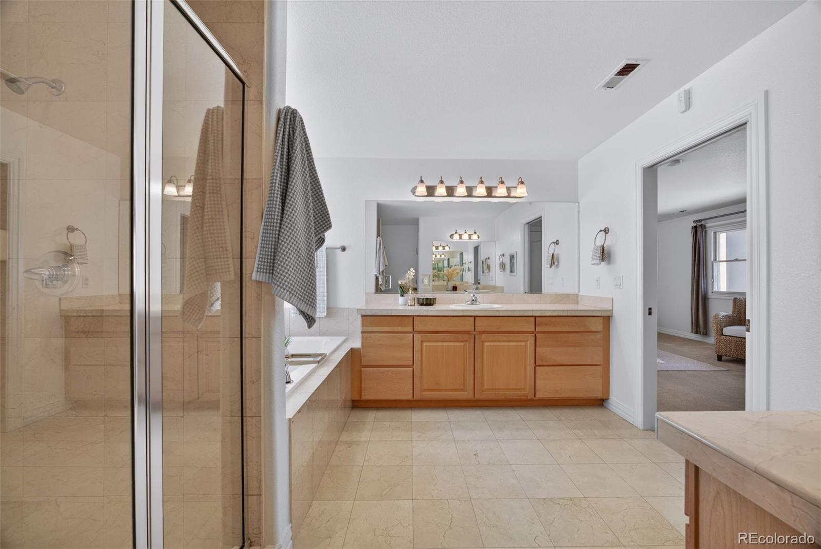 MLS Image #28 for 685 n clarkson street,denver, Colorado