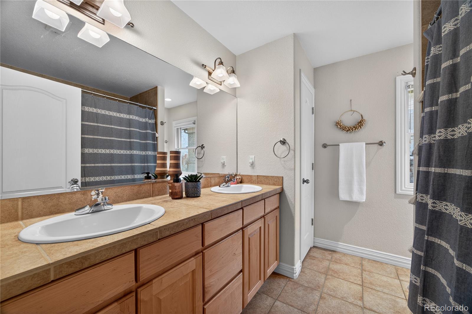 MLS Image #33 for 685 n clarkson street,denver, Colorado