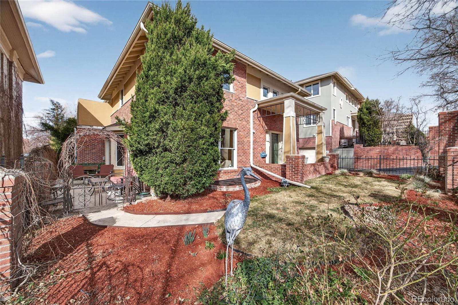 MLS Image #4 for 685 n clarkson street,denver, Colorado
