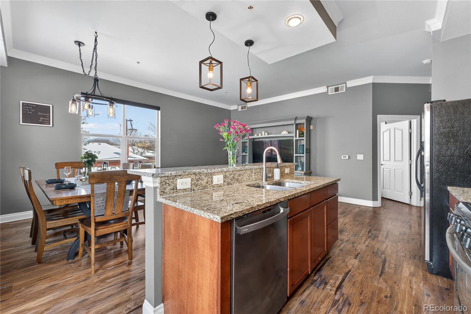 MLS Image #18 for 1700 n emerson street,denver, Colorado