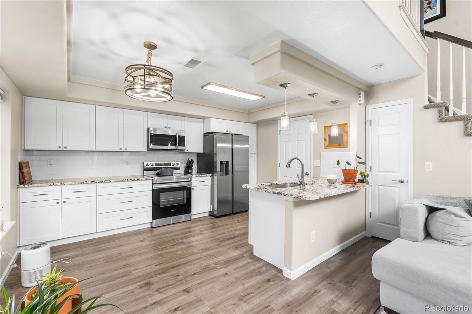 MLS Image #10 for 21535 e 39th avenue,denver, Colorado