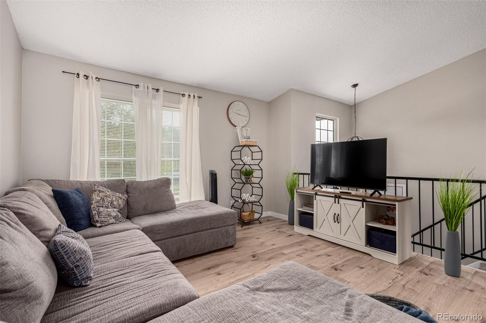 MLS Image #3 for 21550 e alamo place,centennial, Colorado