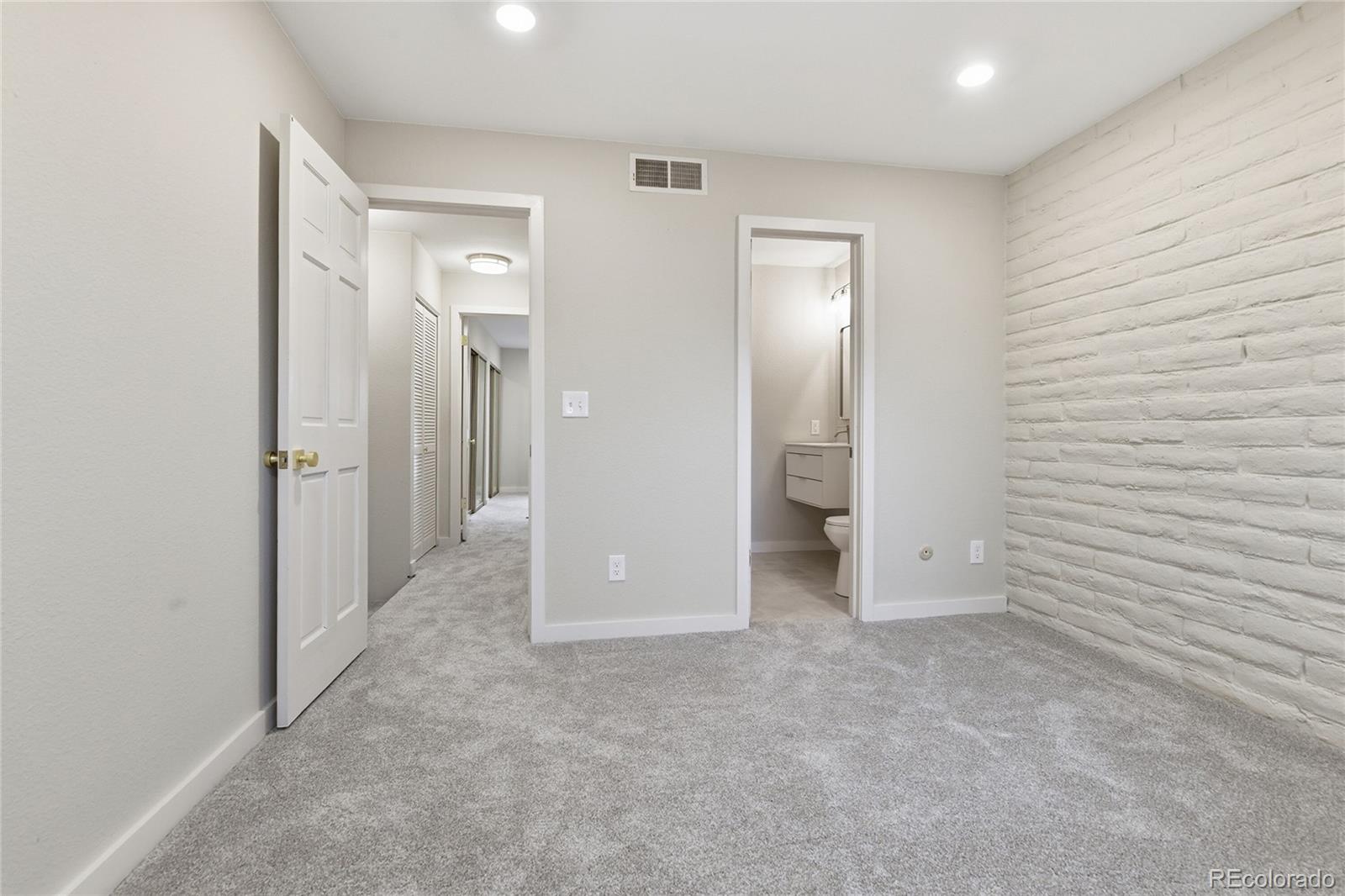 MLS Image #19 for 1060 s parker road,denver, Colorado